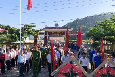 Tập thể giáo viên mầm non Phổ Châu viếng các Anh hùng thương binh liệt sĩ ngày 27-7