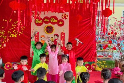 Rộn ràng mùa xuân- Bé vui tết, hội xuân quê em